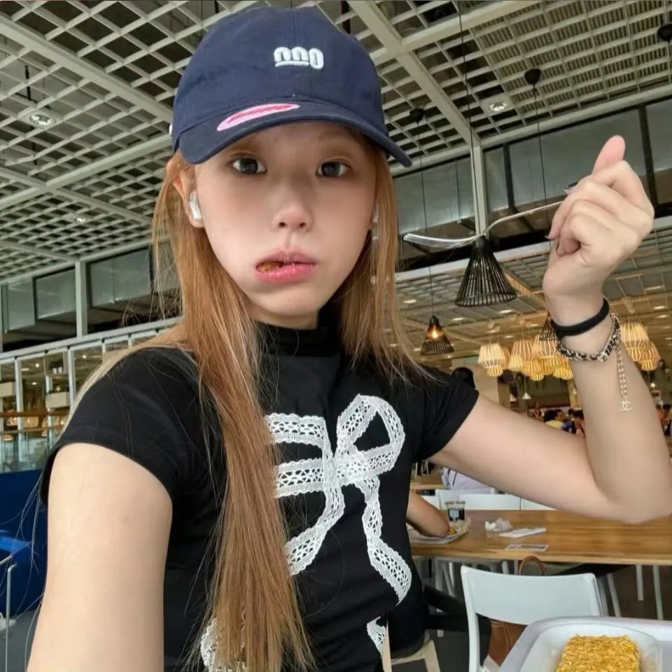 背后的她，眼前的我